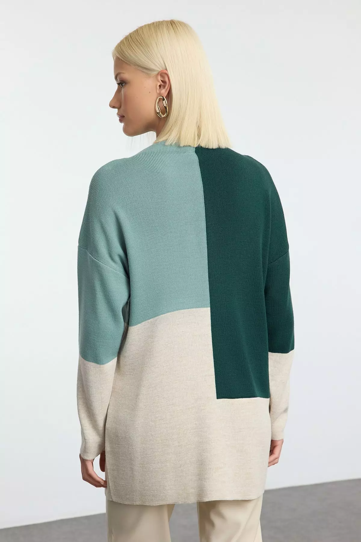 Green Color Blocked Stand Collar Knitwear Sweater Tctaw22Ak0054