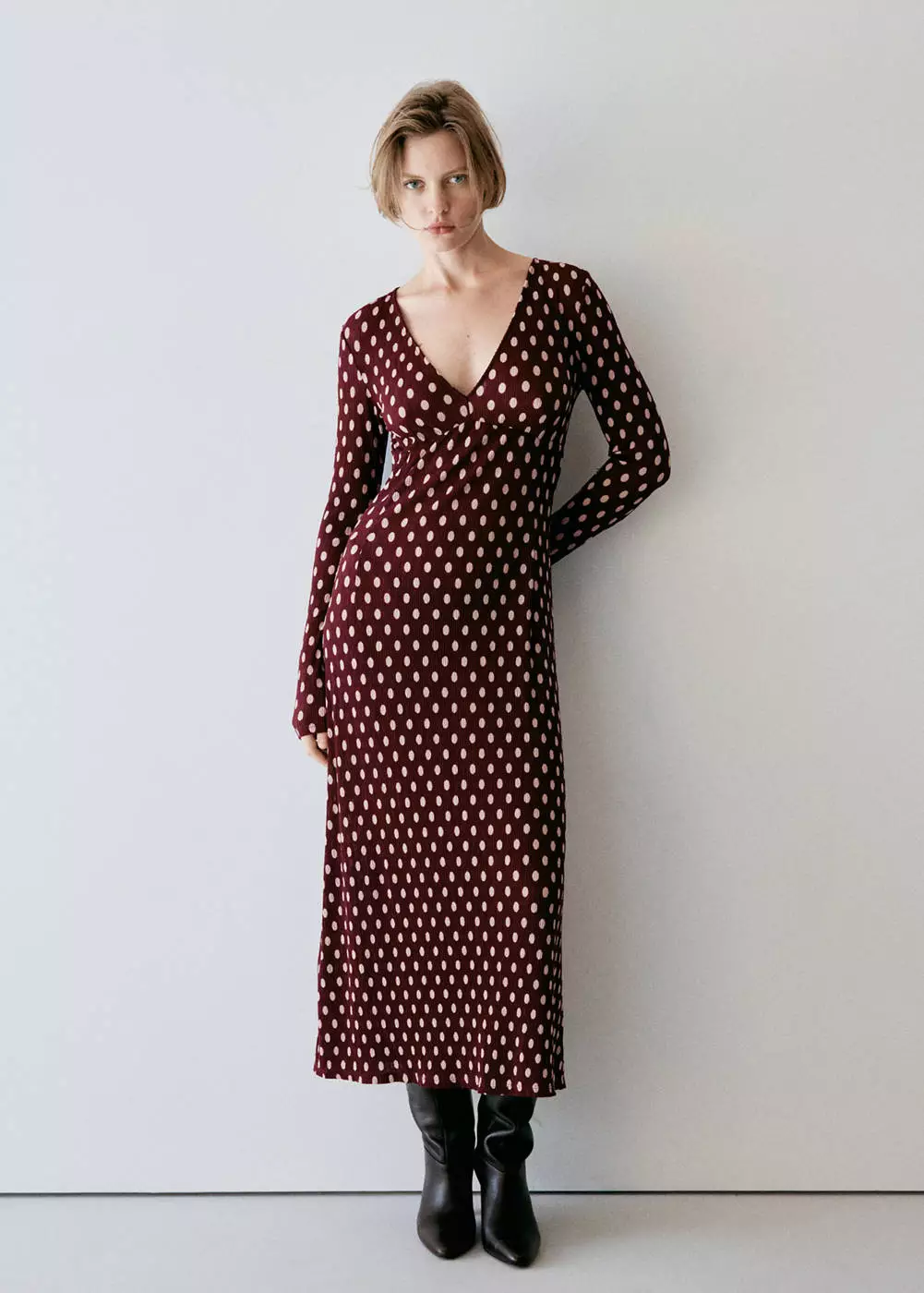 Gaun berkerah V motif polkadot