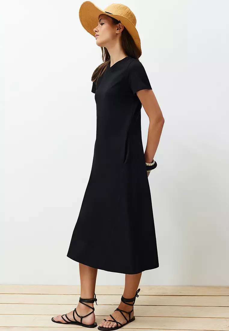 Pocketed Crew Neck A-Line Knitted Midi Dress