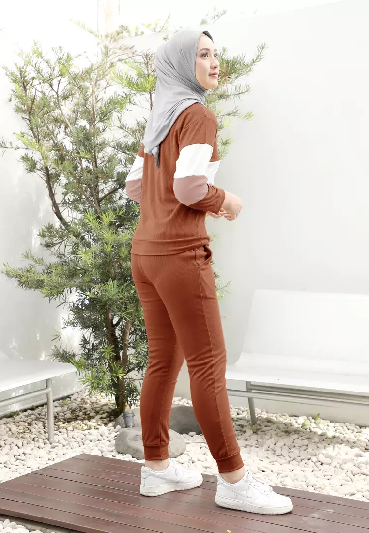 Training Set Olahraga Wanita Aestra Knit Palet Color - Terracota Brick