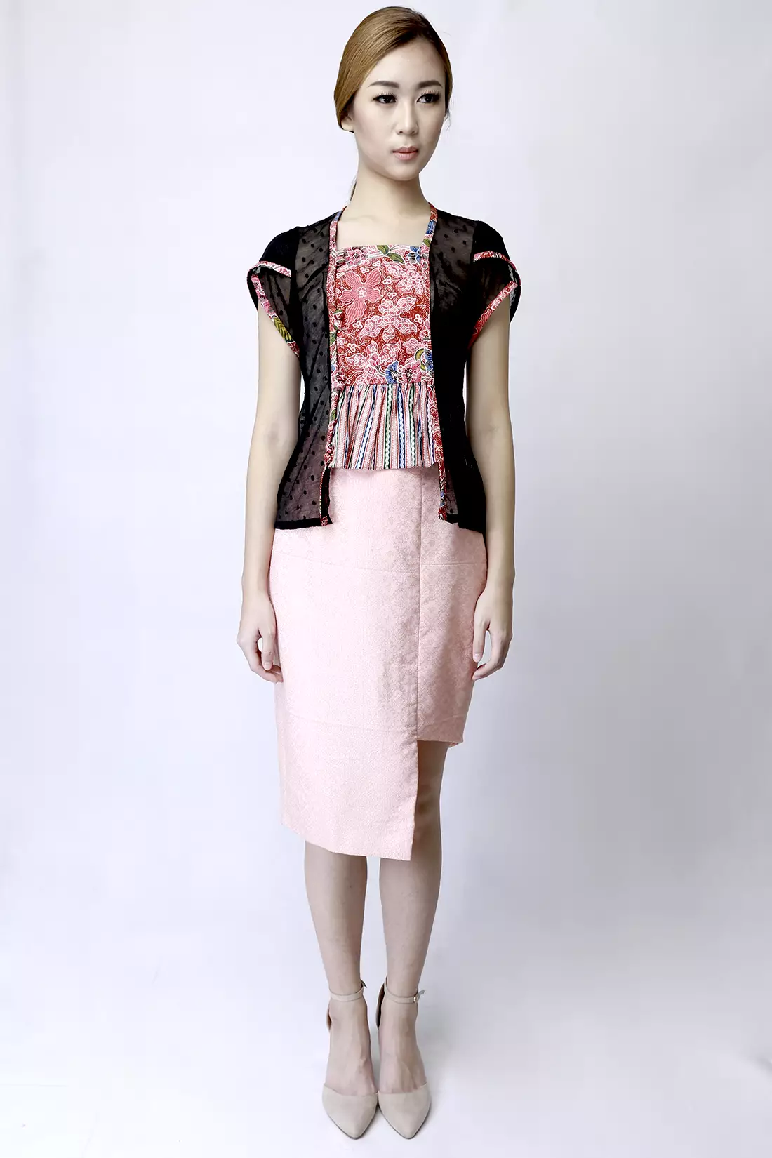 Sadewa Gendongan Jingga Kebaya