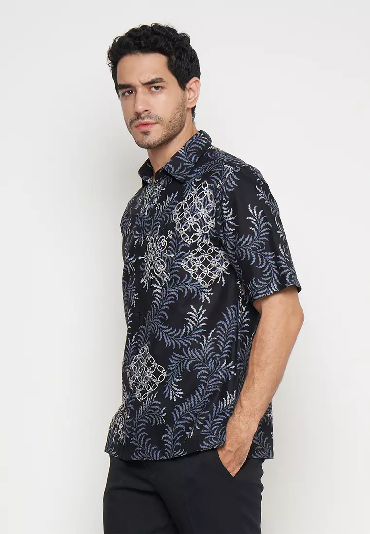 Regfit Hiranya Black Kemeja Batik Pria Lengan Pendek