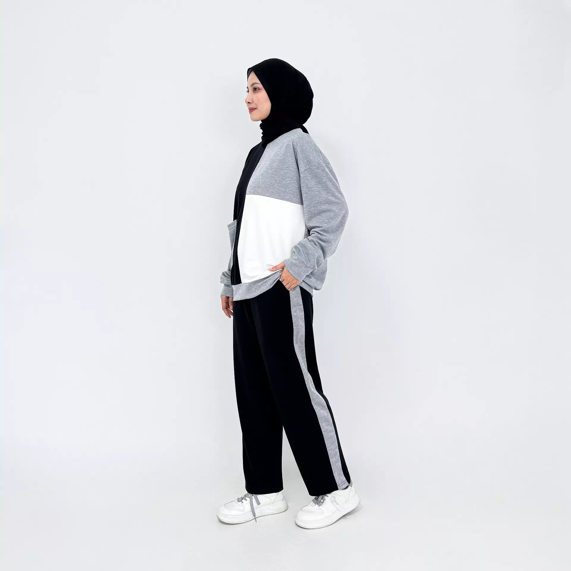 Set Sporty Sweatpants Gitara - Setelan Baju Olahraga Padel Wanita