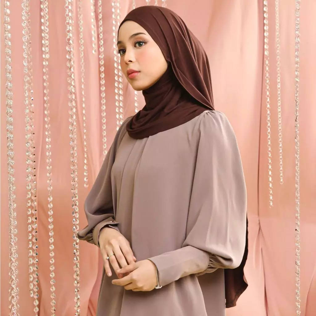 Heidy Oval Shawl in Mahogany (Lozy x Heidy)
