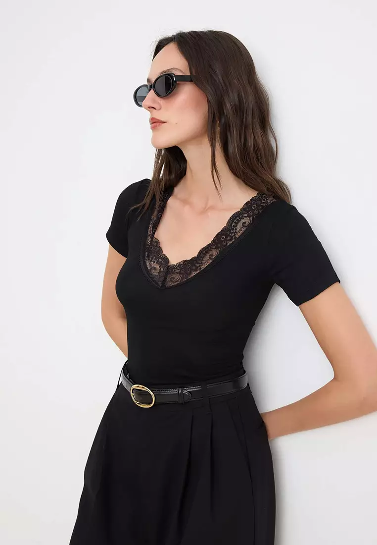 Black Regular/Normal Fit V-Neck Short Sleeve Lace Detailed Soft Knitted Blouse Twoss26Bz757
