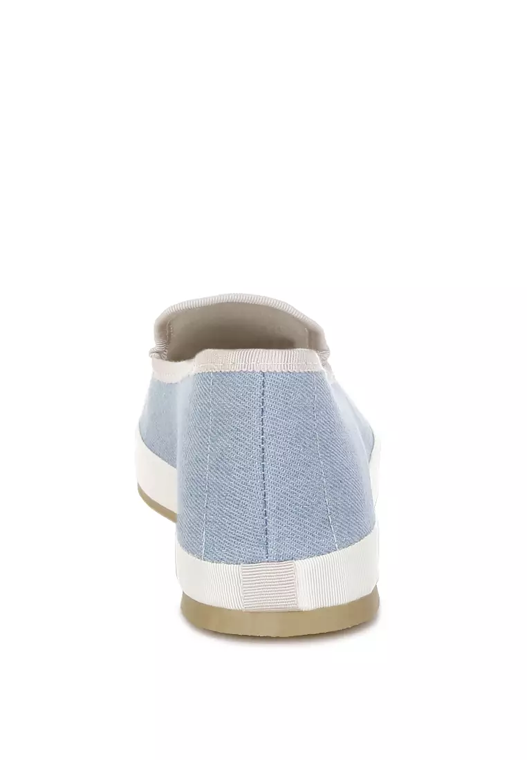 淺藍色牛仔布一腳蹬運動鞋