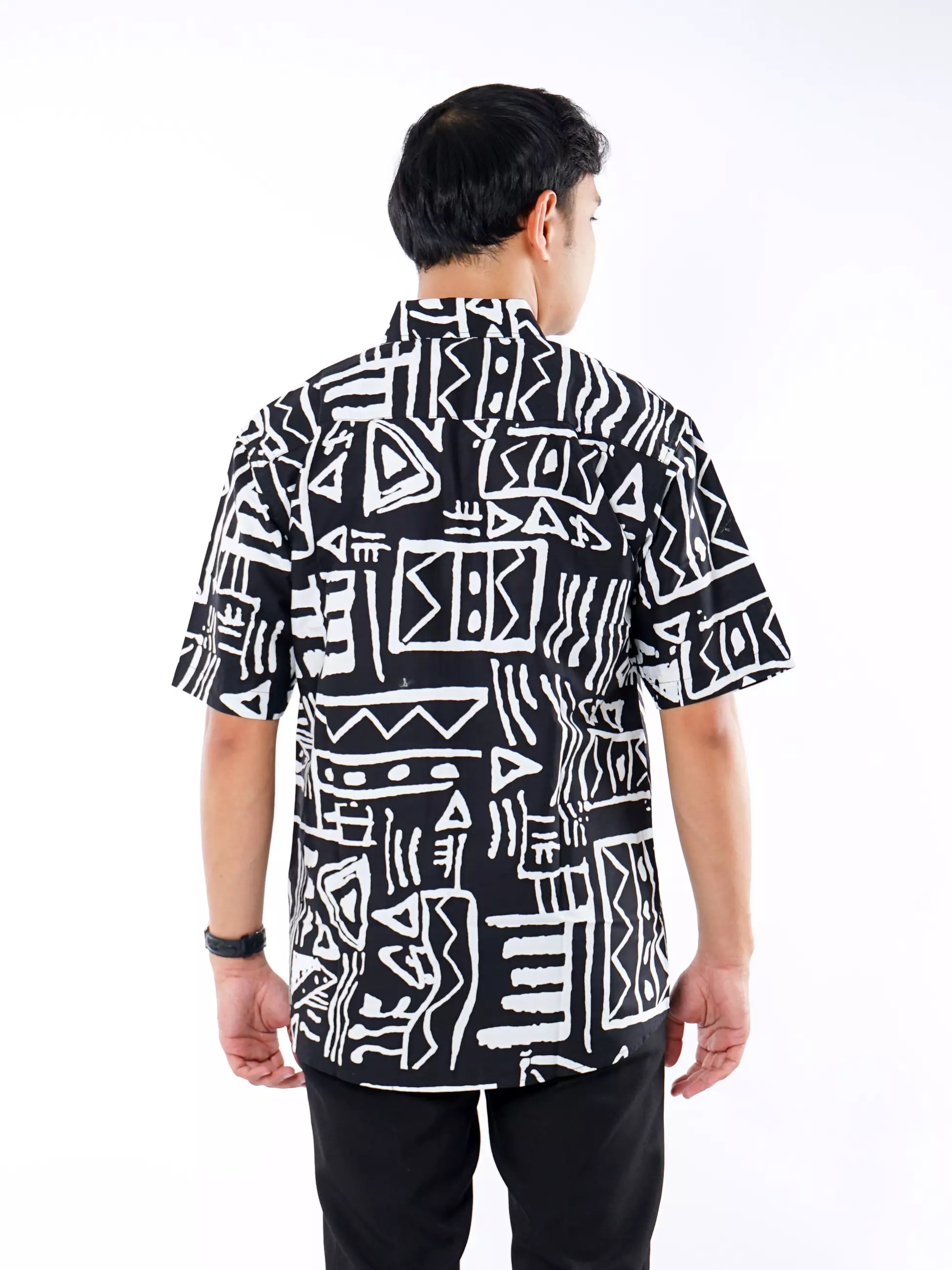 Andre Michel Kemeja Lengan Pendek Motif Abstrak Hitam Putih 16723