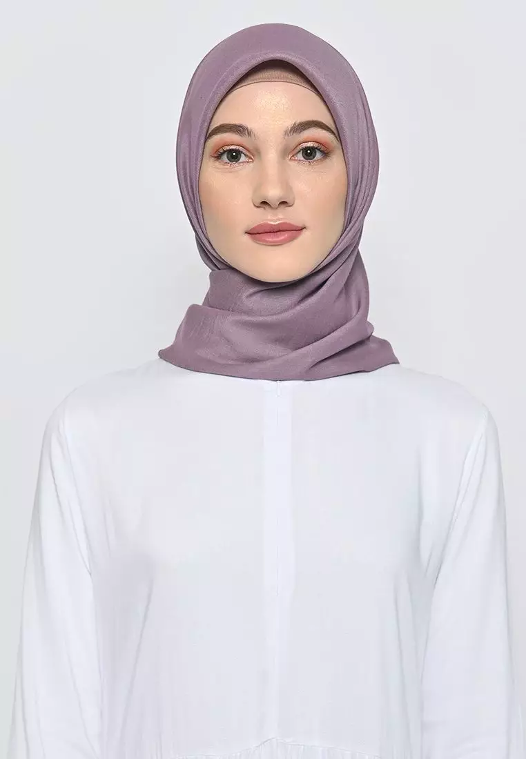 Hijab Segi Empat Voal Lily Jahit Tepi Dusty Purple
