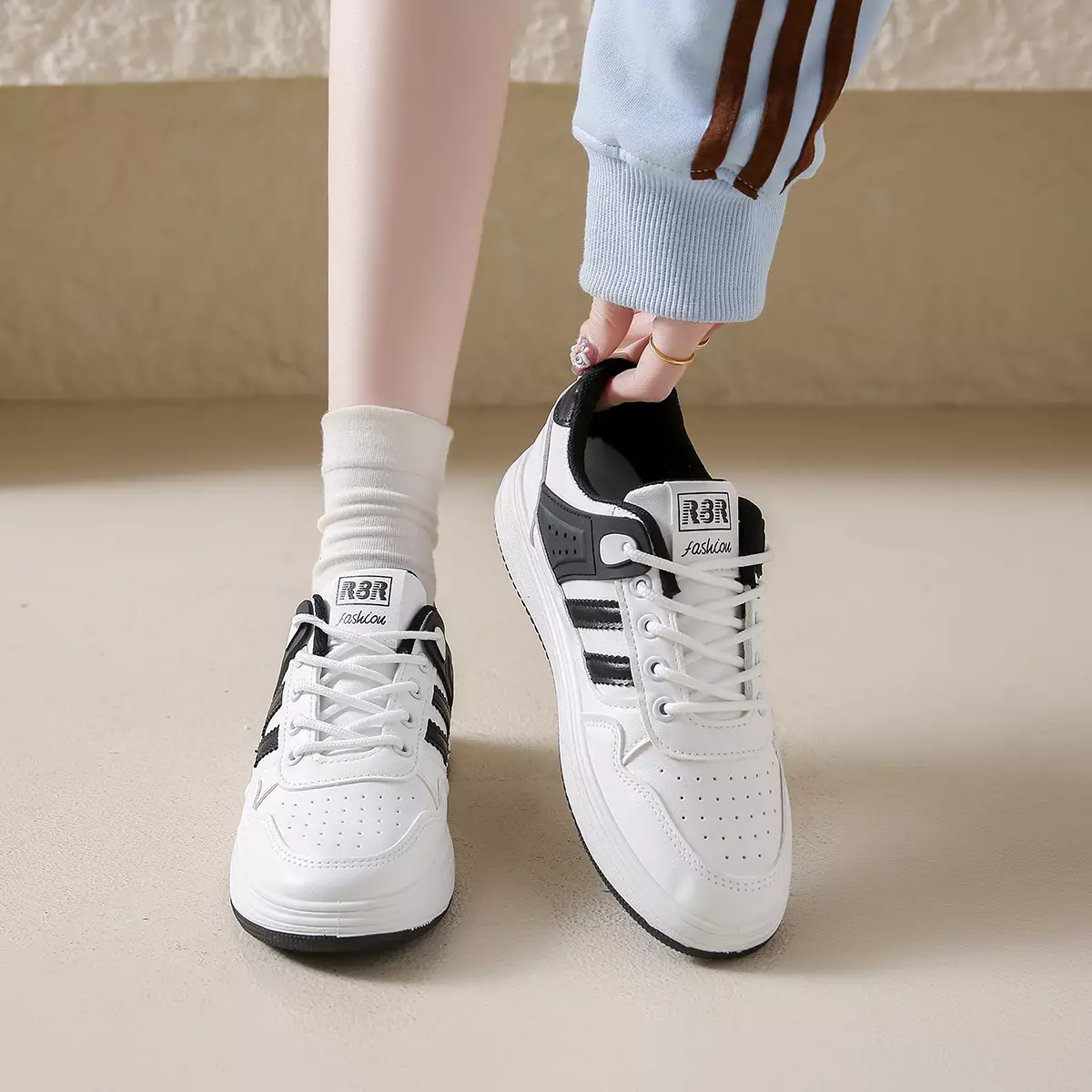 Sepatu Kasual Cewek Sneakers Wanita Ringan Nyaman Dipakai SS102