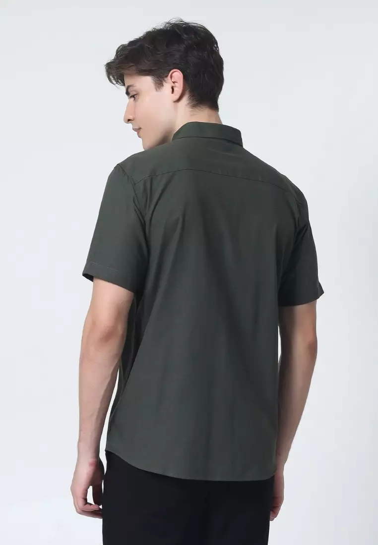 Cotton Well Ben Short Sleeve Oxford Shirt Army Green | Kemeja Pria Lengan Pendek Basic Polos Hijau