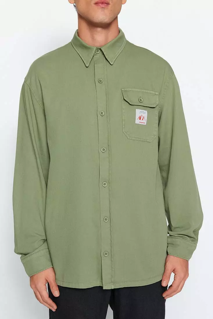 Khaki Men's Relaxed Fit Tag Detail Single Pocket Shirt.