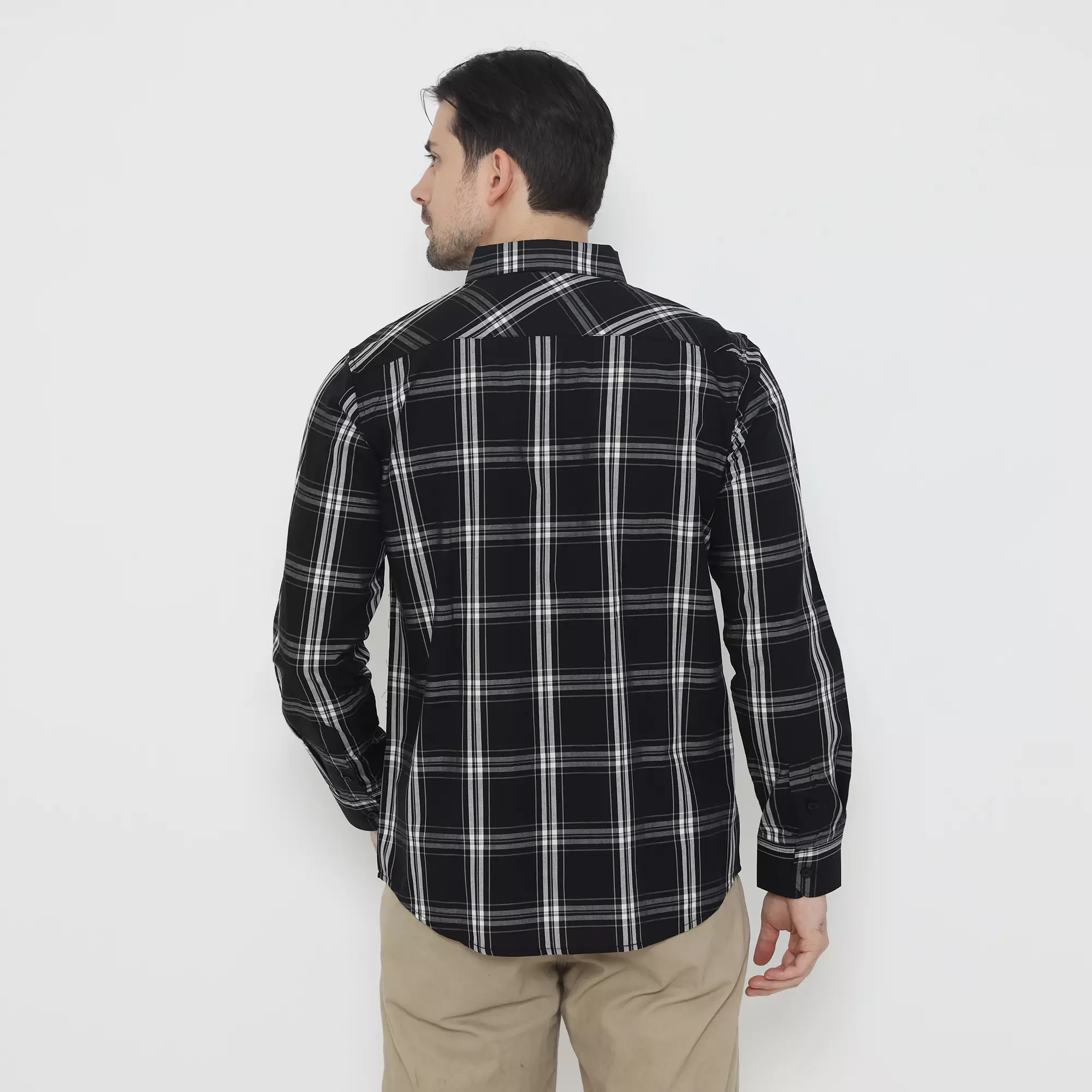 Platini Kemeja Pria Motif Kotak Lengan Panjang Black 76603.04