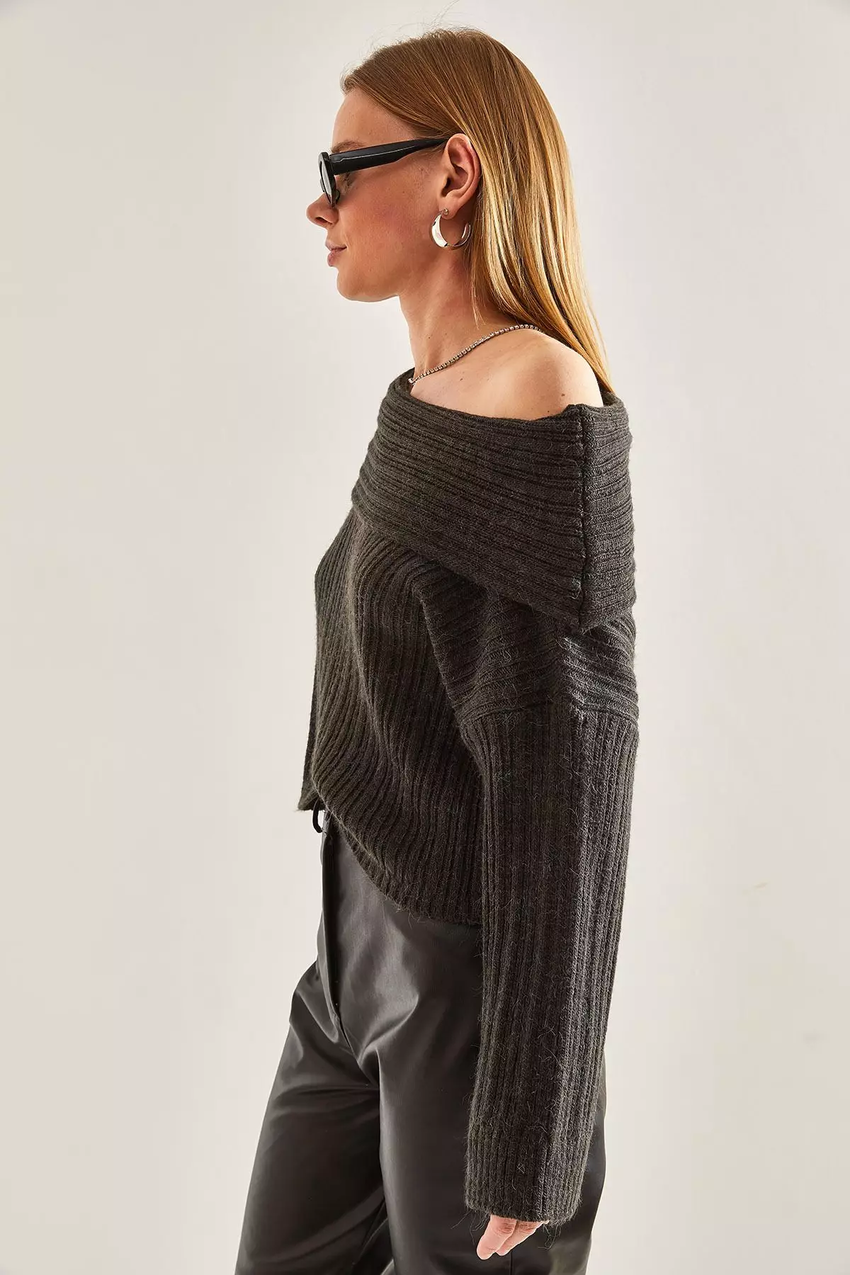 Women's Ruffle Collar Sweater