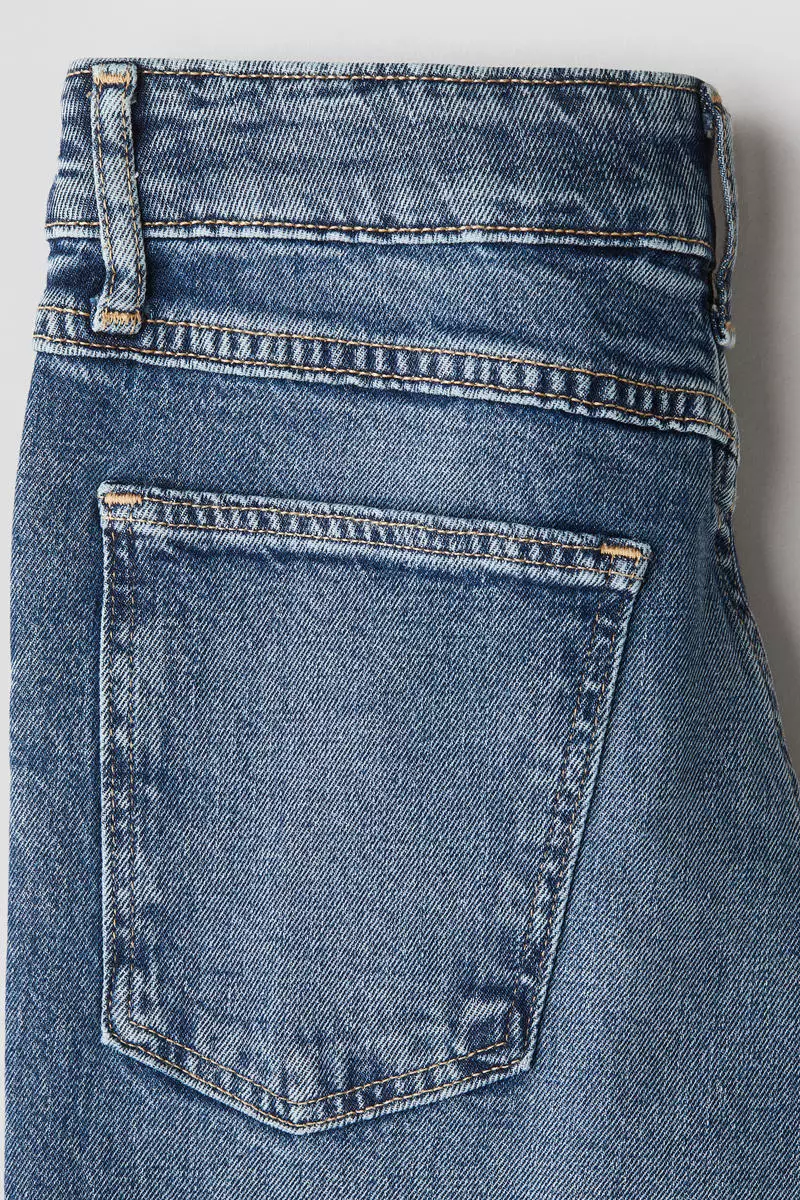 Relaxed Tapered Fit Jeans