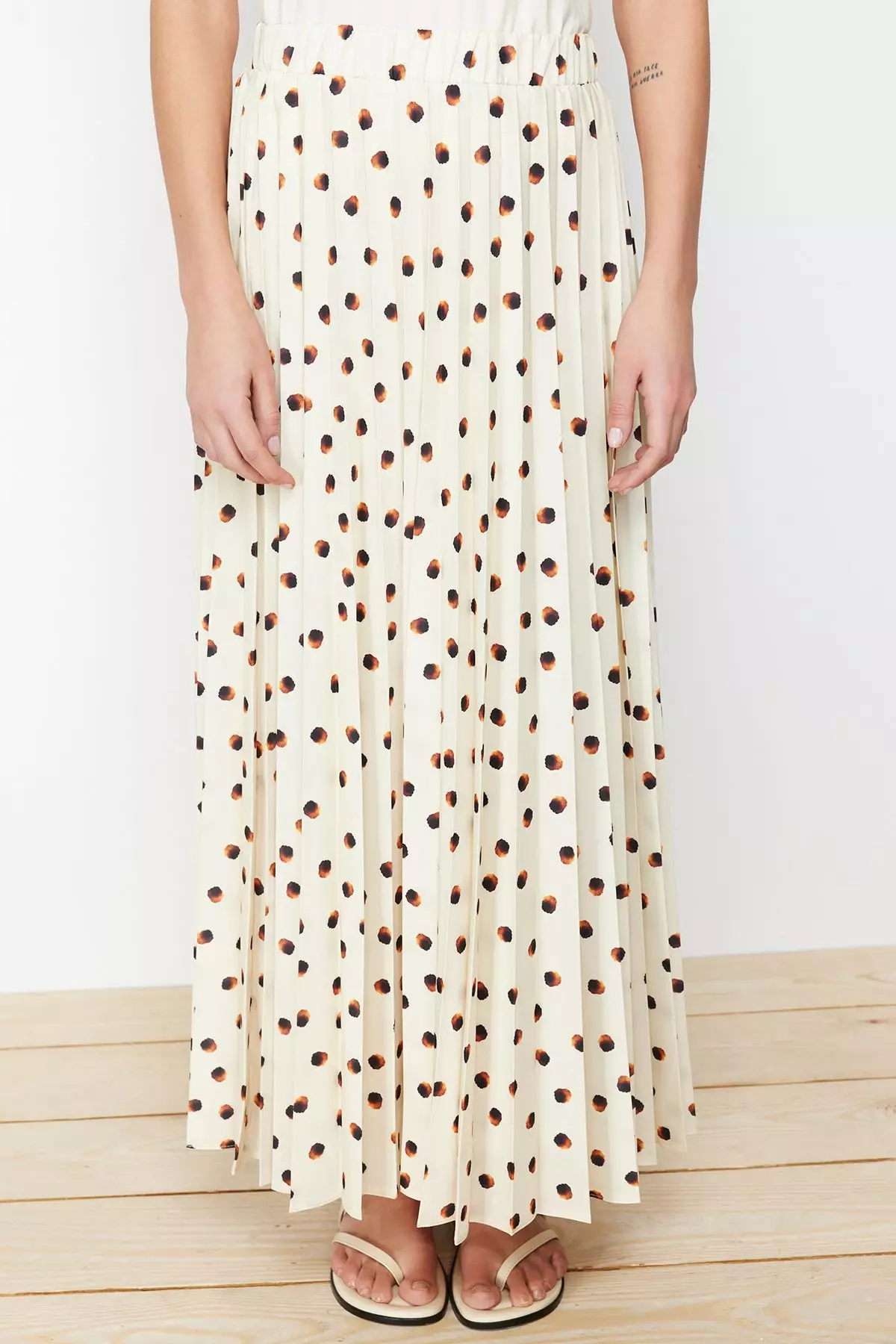 Polka-Dot Pleated Skirt