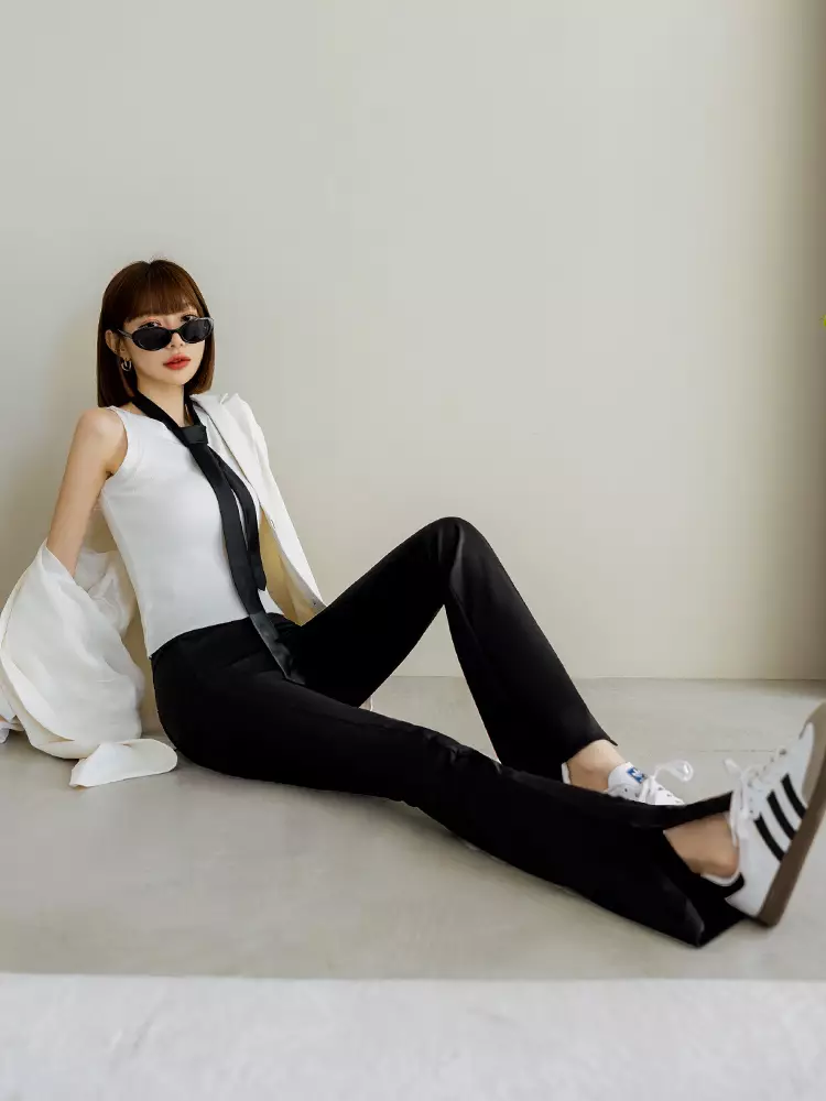 High-waisted slit flare black pants [BA7560]