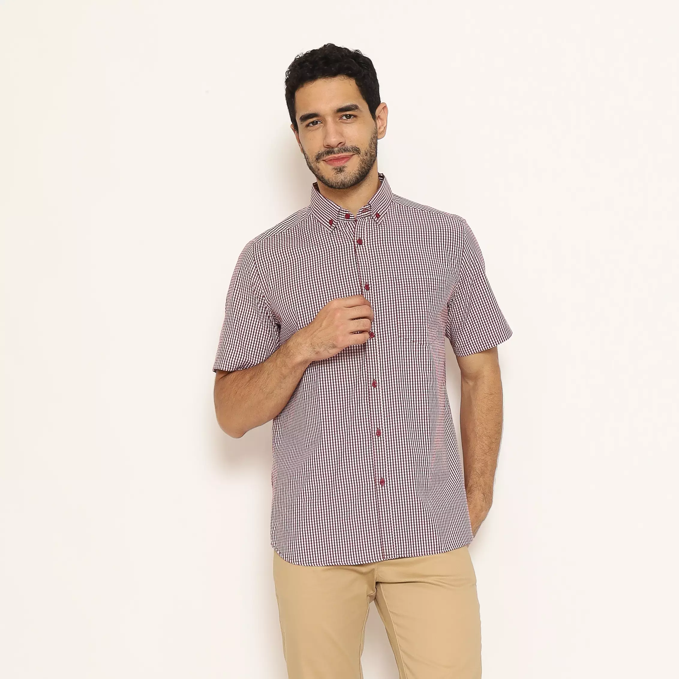 Schoeller Kemeja Pria Lengan Pendek Motif Kotak-Kotak Warna Maroon – Elgon