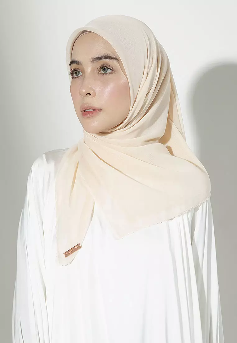 Paris Embroidery Signature Square (Lozy X Hamidah) Cream