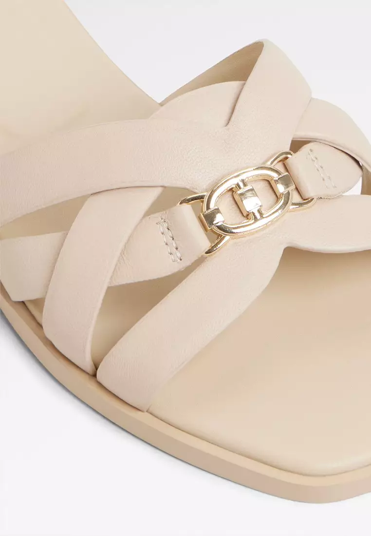 Jennaleriel -In Flat Sandals