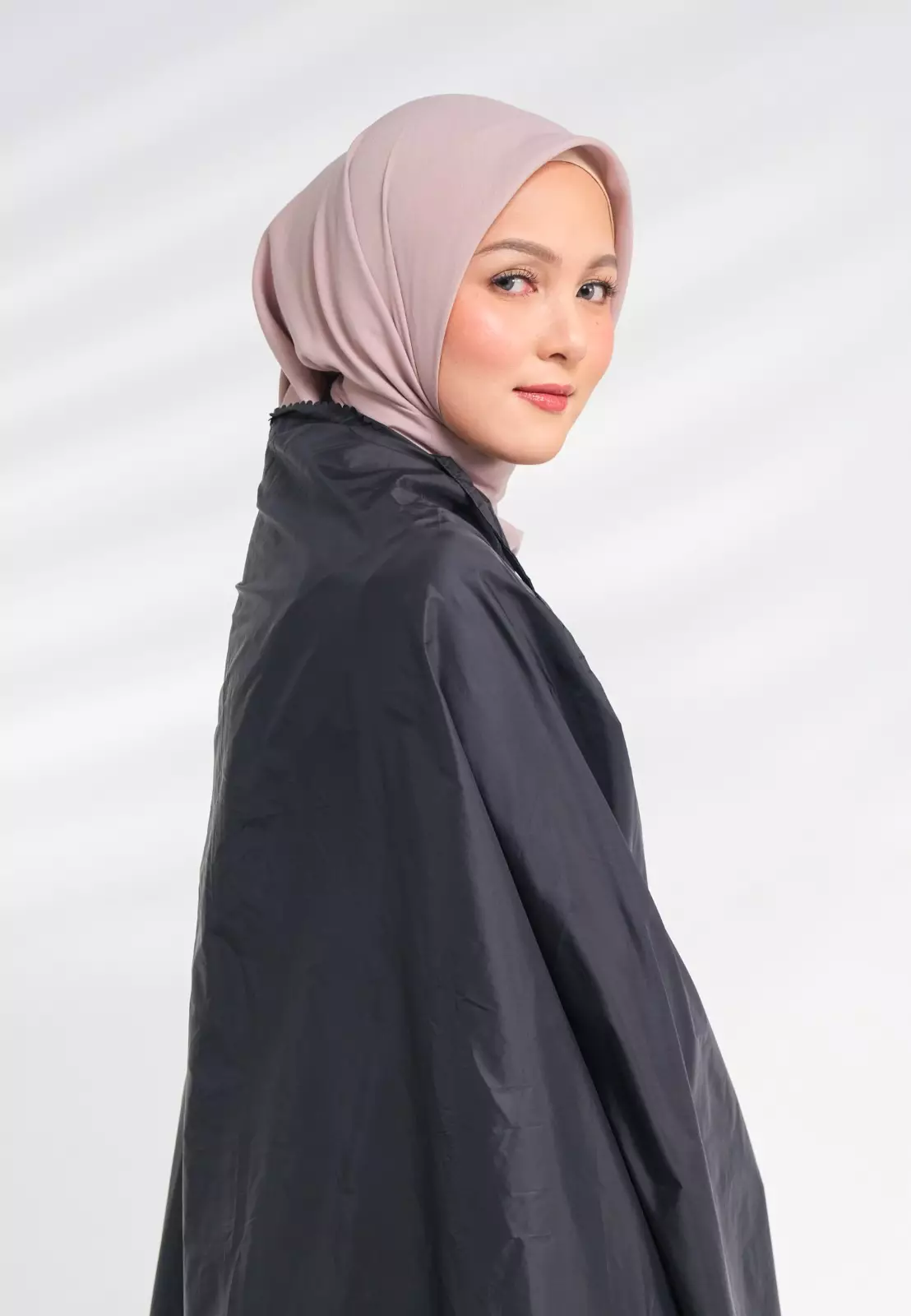 Devania Prayer Set Black - Mukena Dewasa Polos 2 in 1 - Bahan Parasut