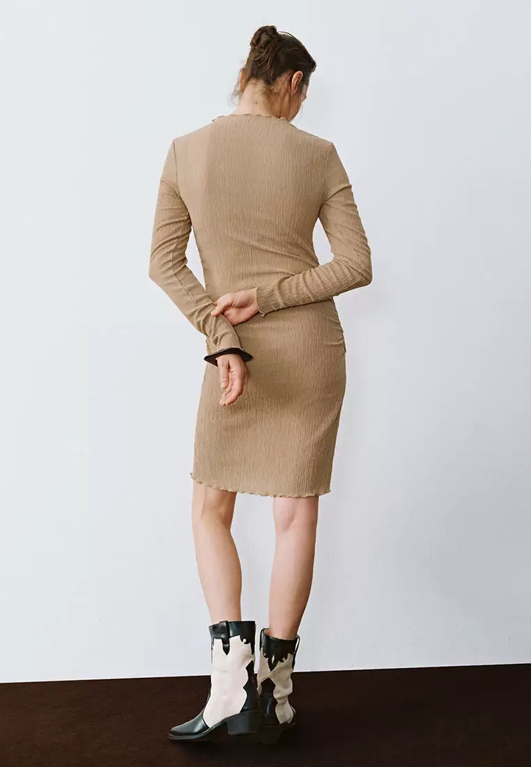 UR秋季新款女装肌理感褶皱收腰修身长袖连衣裙UWM740011