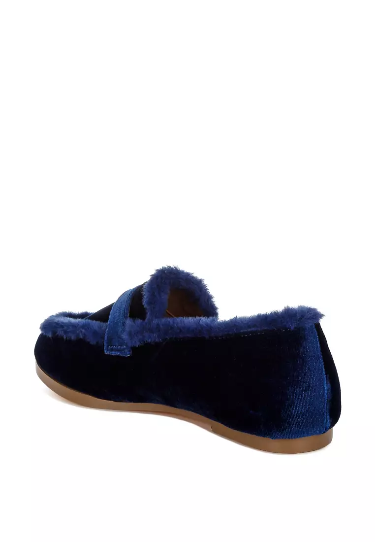 Sepatu Loafer Beludru Detail Bulu Warna Biru Tua