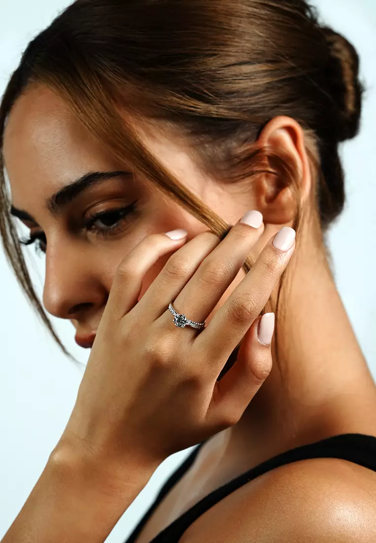 1.01ct Classic Six-Prong Certified Lab Grown Diamond Engagement Ring with Textured Band in 18K White Gold