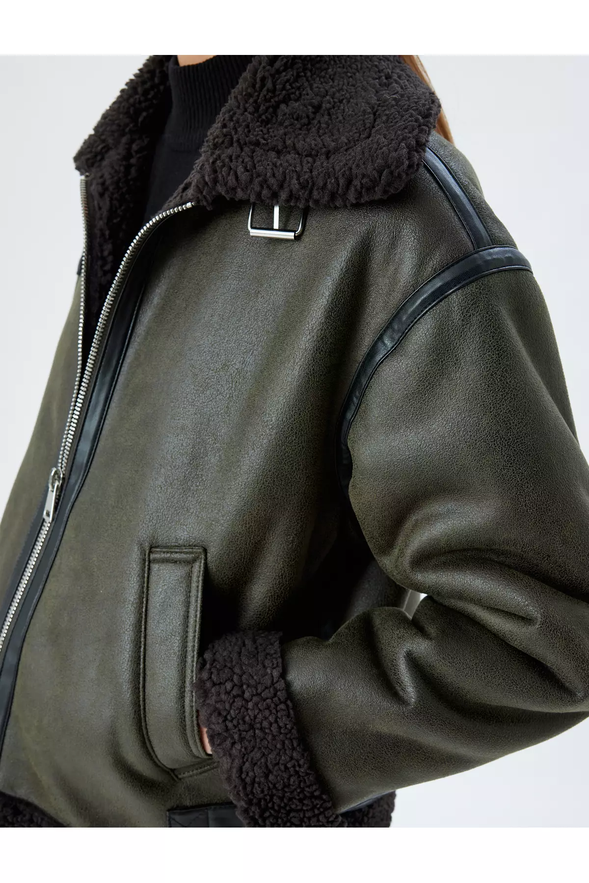 仿皮短款寬鬆騎士褸配仿毛絨內襯口袋