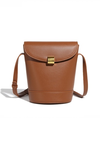 Twenty Eight Shoes brown Fashionable Chic Faux Leather Metal Buckle Bucket Bag JW FB-6997 F6D3AACA88A5F8GS_1