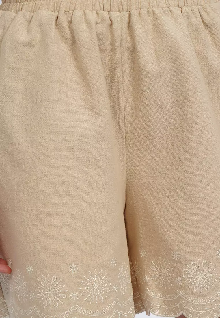 Contrast Embroidery Short Pants KHAKI