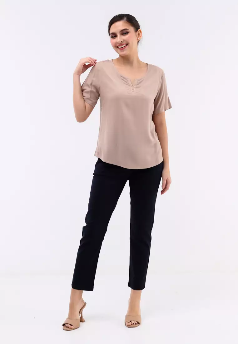Short Sleeves Round Neck Blouse