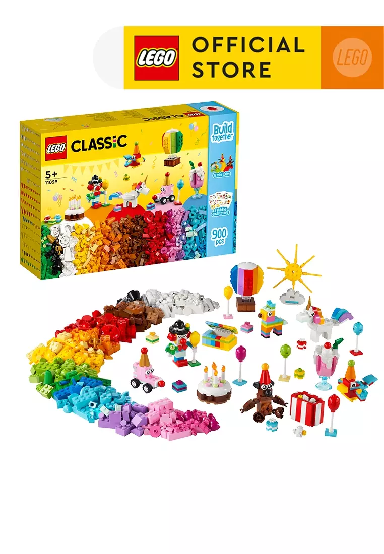 Lego classic 900 pieces smyths hot sale