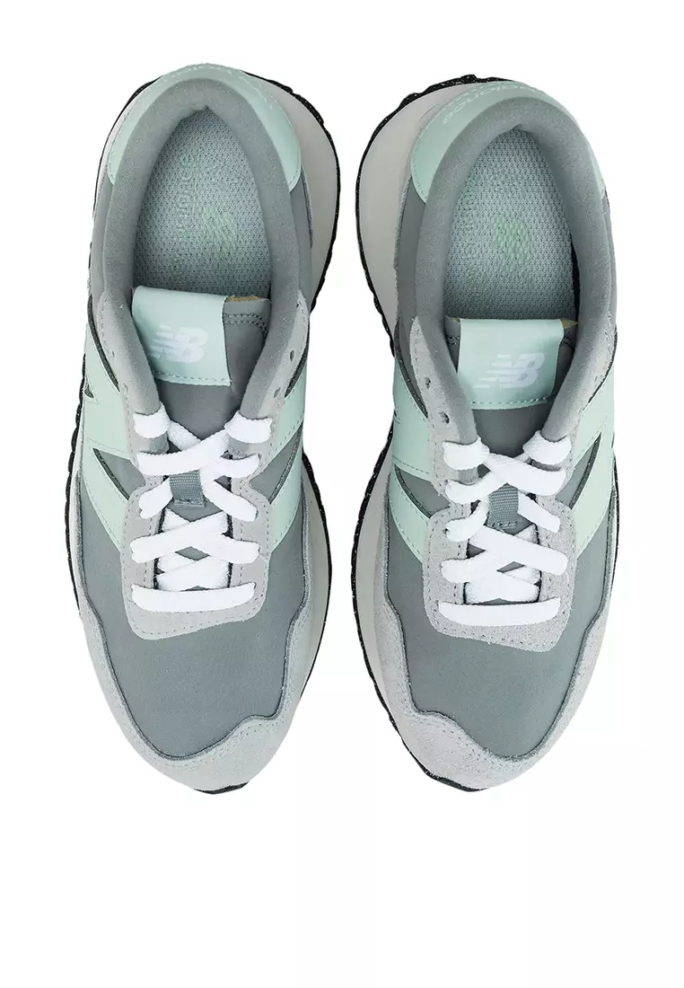 237 Classic Lifestyle Shoes