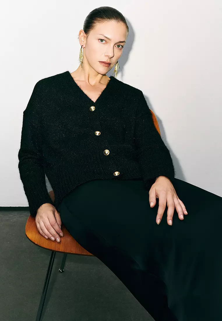 UR冬季新款女装慵懒风气质金属扣V领针织开衫UWG940308