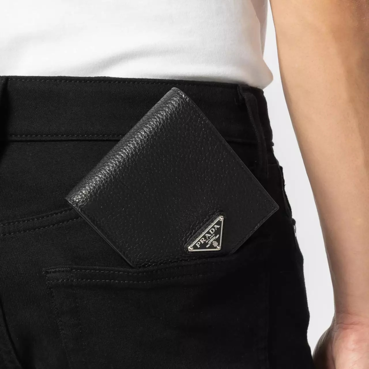 [5.5UPER DEALS] Triangle Logo Moire Calfskin Leather Wallet Black