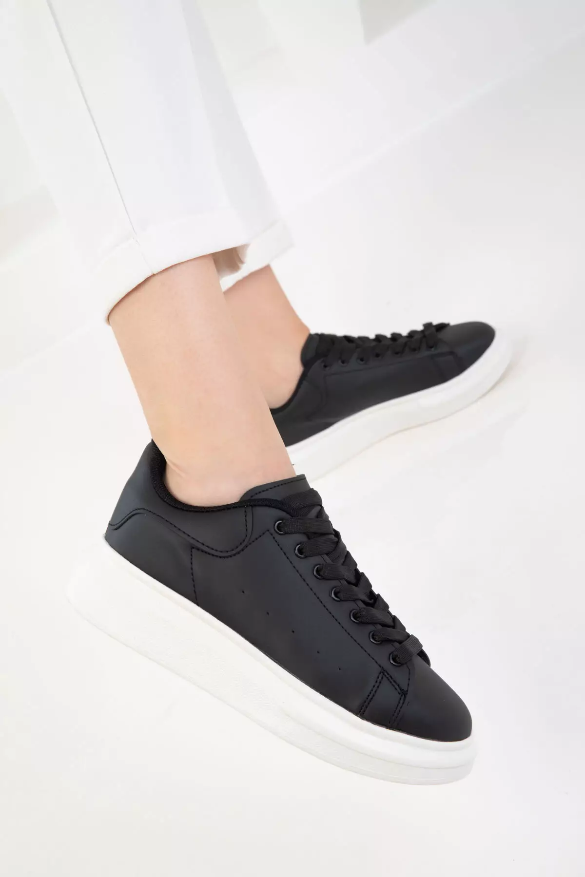 Black Women's Sneaker 19845