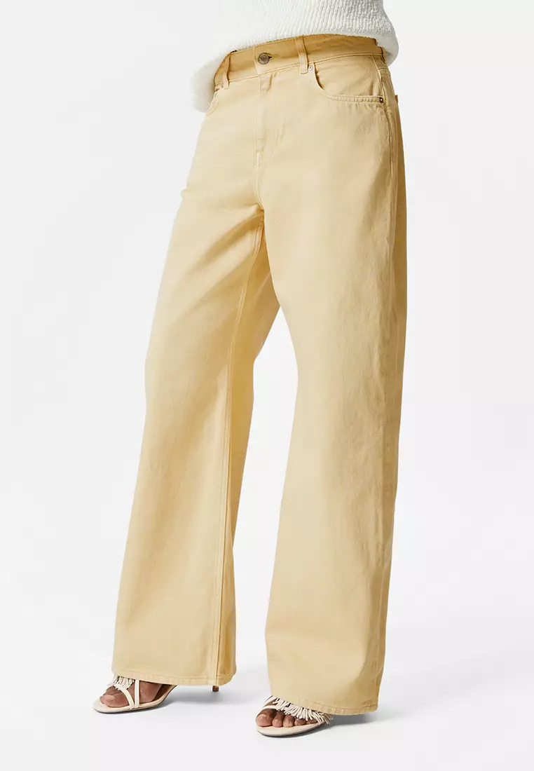 Relaxed Wide-Leg Jeans