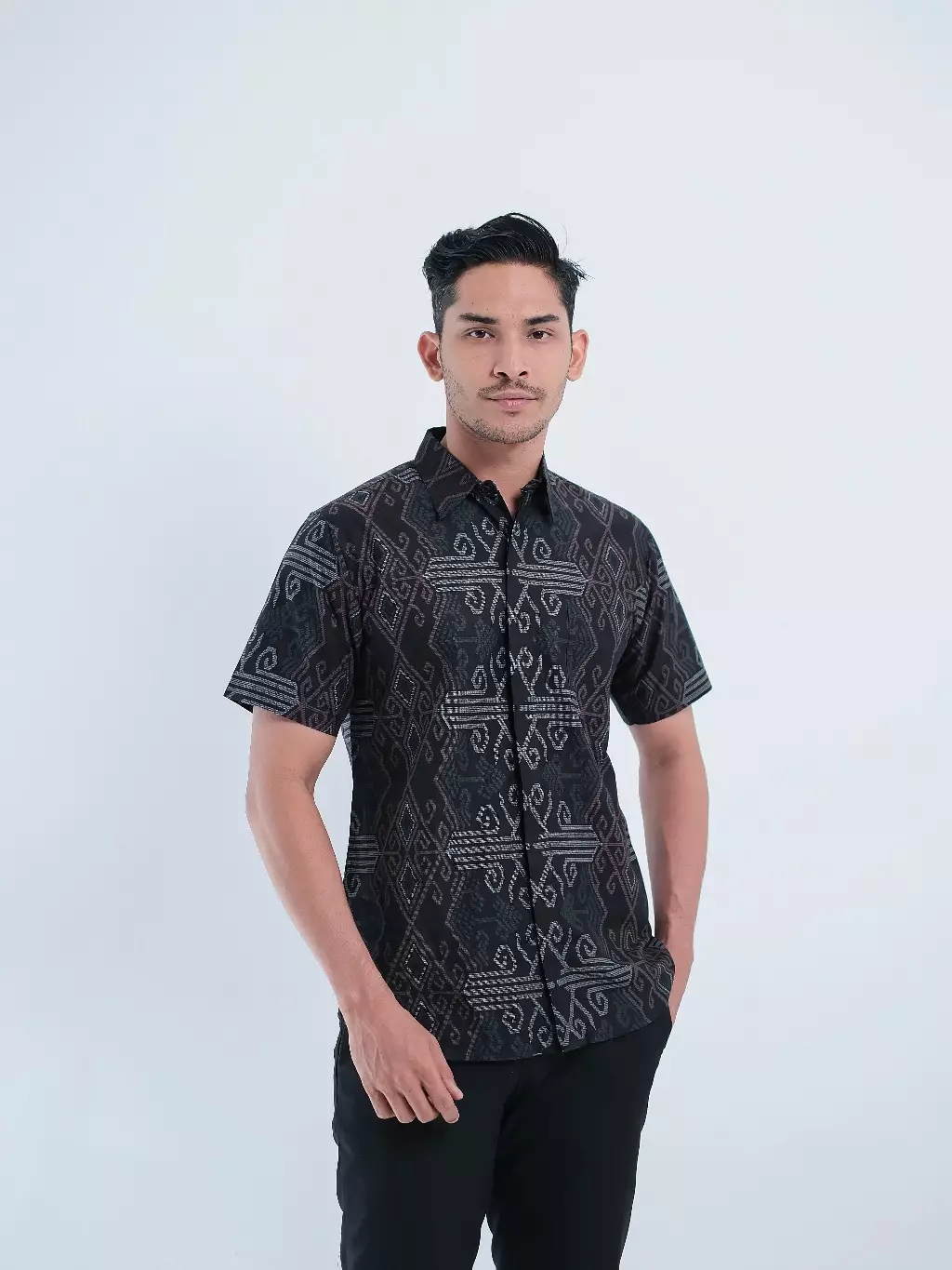 Vistara Black Kemeja Pria  Pendek Slim Fit
