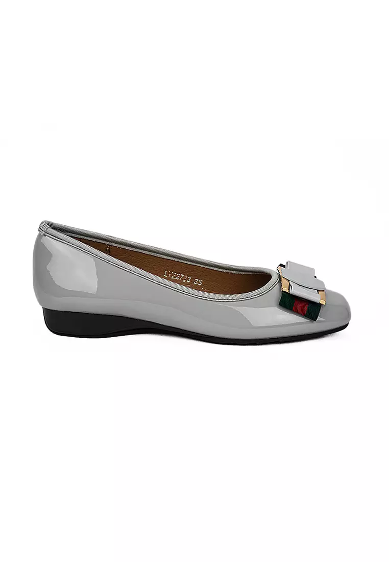 Light clearance gray flats