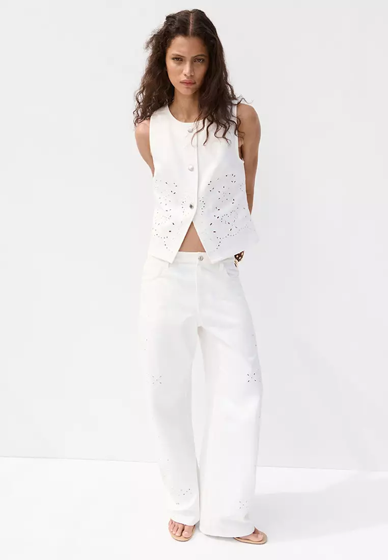 Embroidered Cut-Out Balloon Jeans