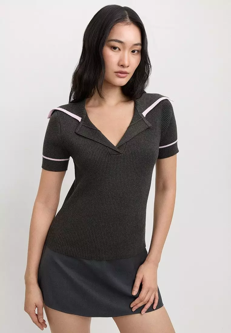 Short Sleeve Ribbed Knit Polo Shirt with Contrast Trim Sailor Collar and Logo Embroidery - Mid Grey