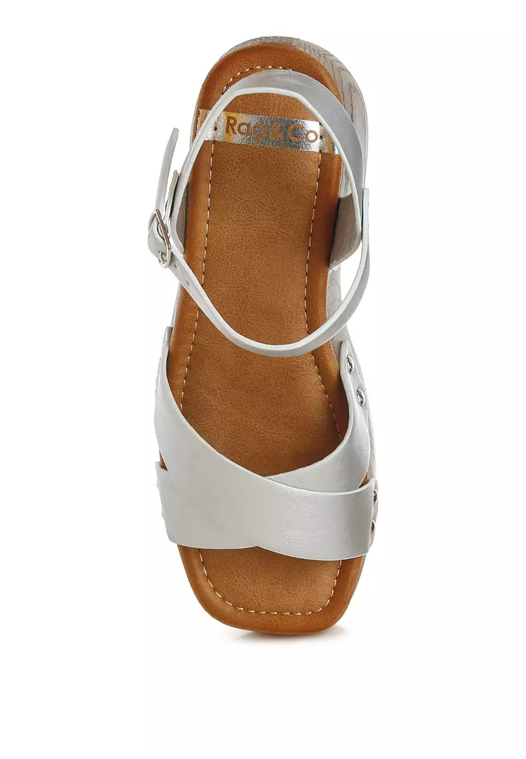 Sandal Bakiak Kulit Imitasi Metalik Warna Perak