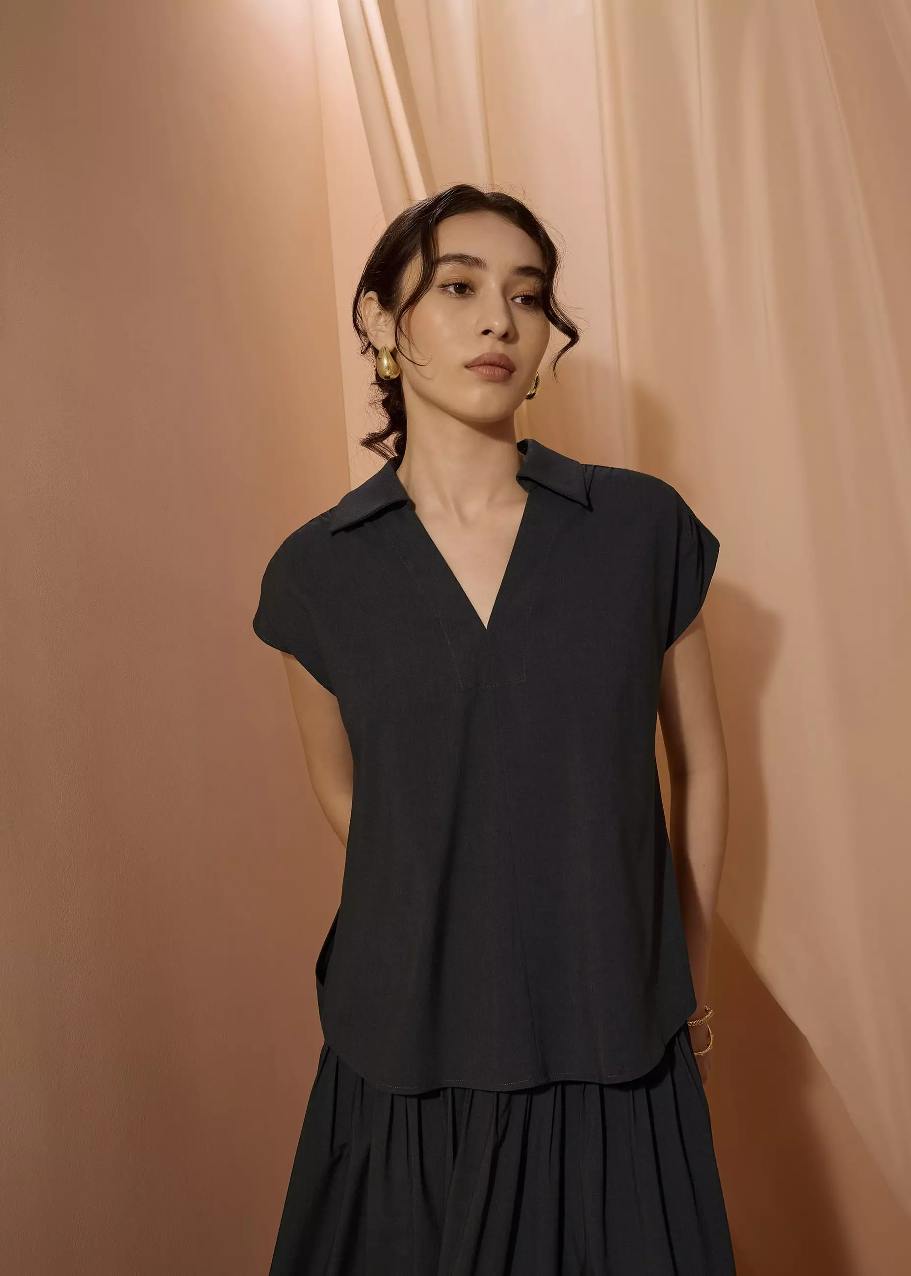 Atasan Wanita - Dana Relaxed V-neck Shirt