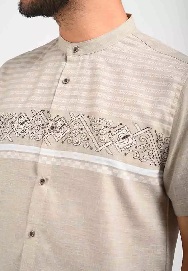 MANZONE Kemeja Koko Lengan Pendek Pria ZRC-MURAT - BEIGE