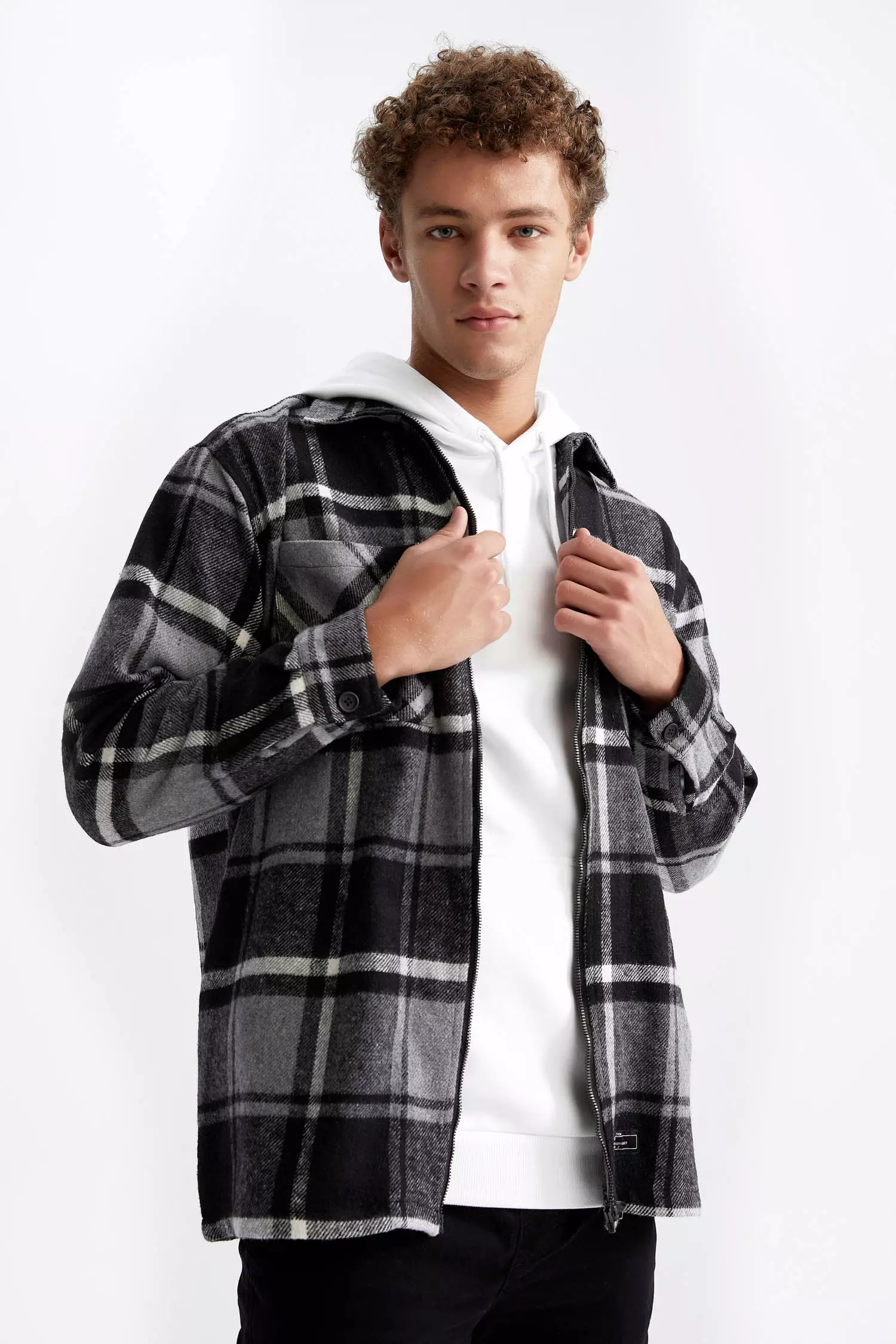 Checkered long outlet sleeves