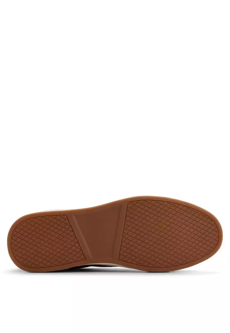 Adams Sneakers