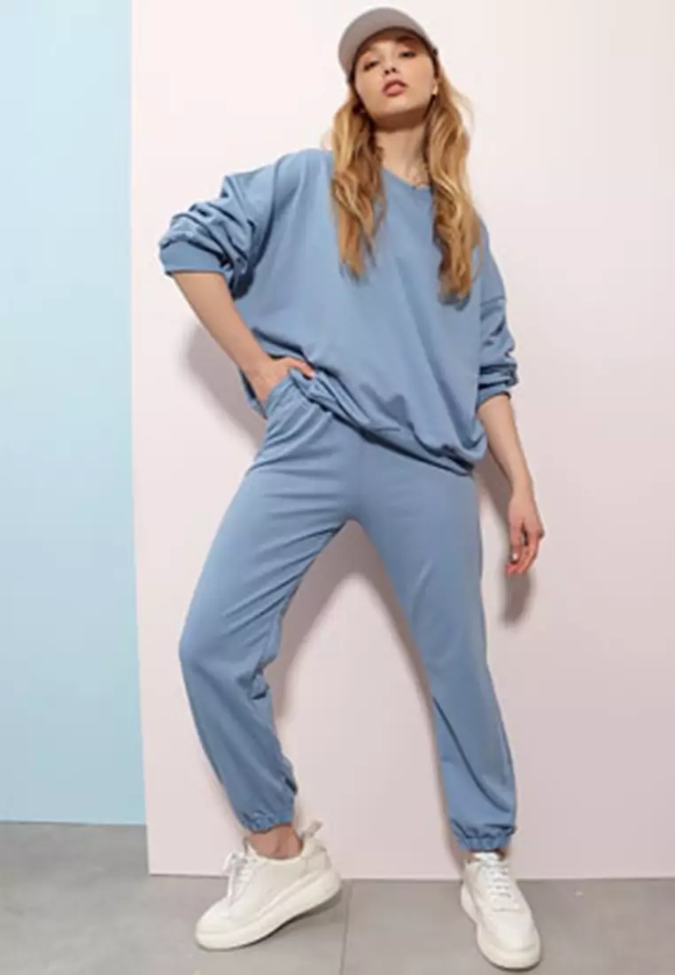 Basic Sweatshirt & Pants Set