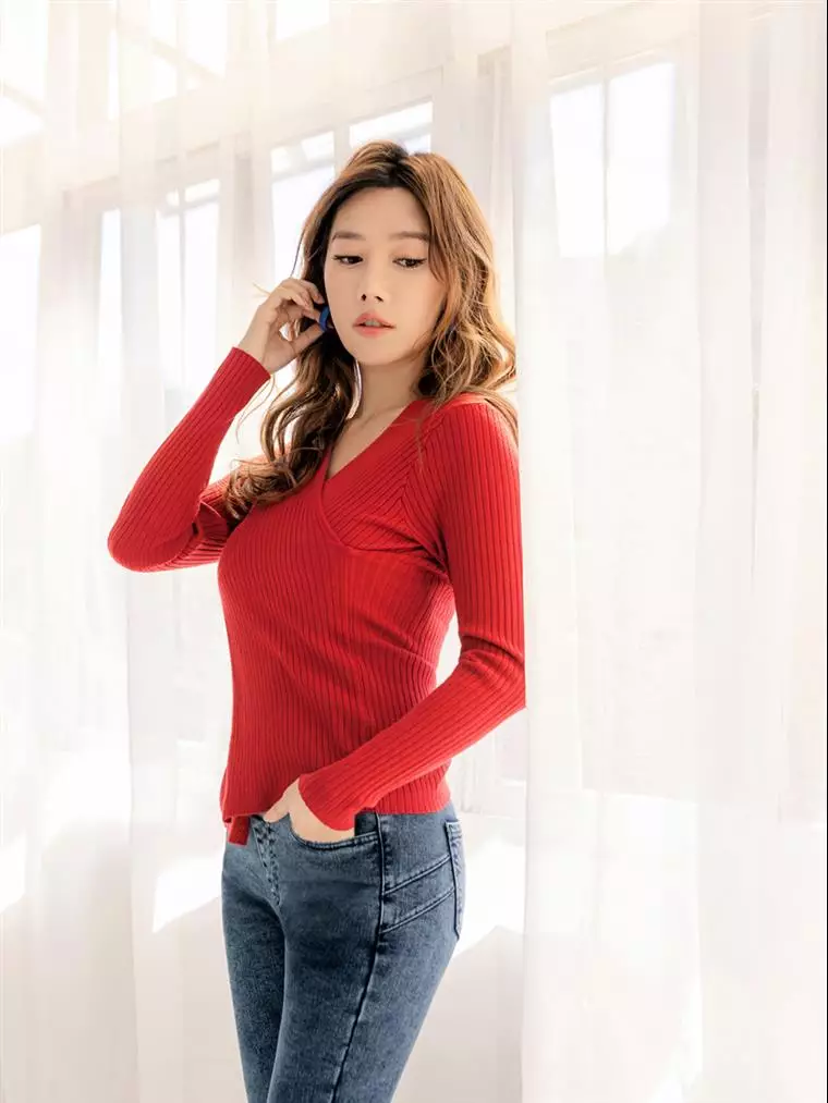 Red fitted clearance sweater