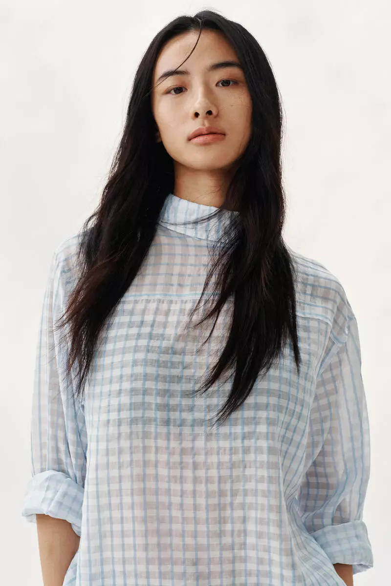 Reverse-collar popover shirt