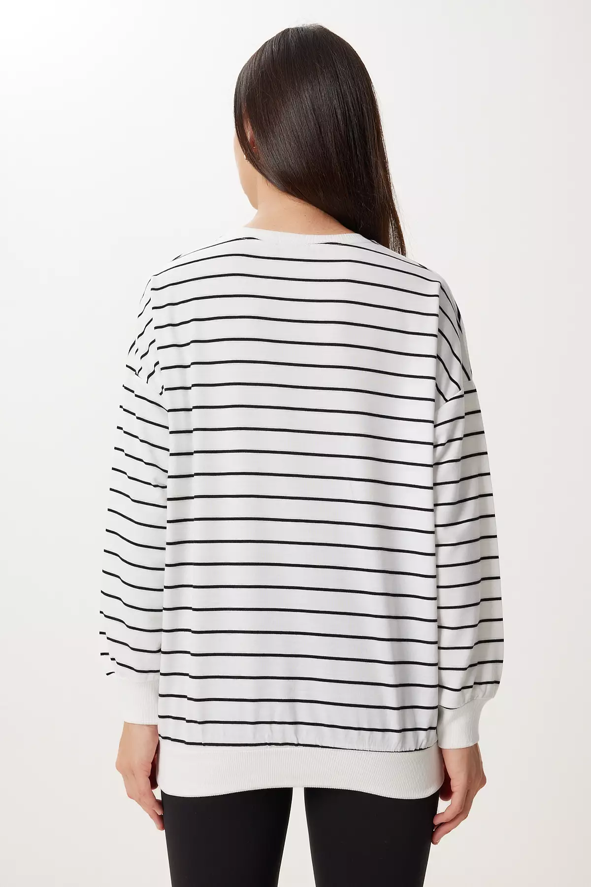 Women's White Black Striped Oversize Knitted Sweatshirt Zv00339